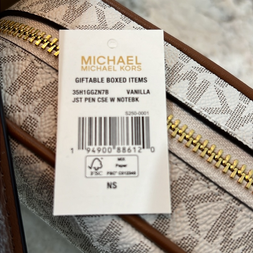 Michael Kors Logo Notebook and Pencil Case Gift Set Vanilla - Picture 11 of 16